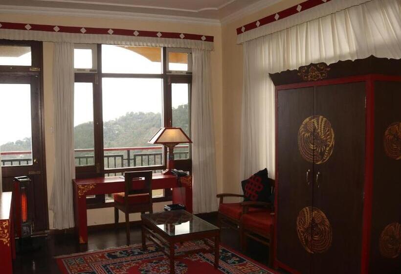 غرفة قياسية مزوَّدة بشُرفة, Serkong House