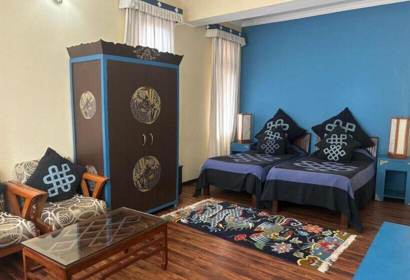 غرفة قياسية مزوَّدة بشُرفة, Serkong House