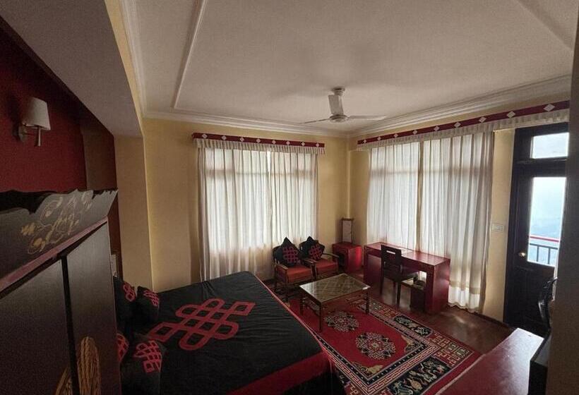 غرفة قياسية مزوَّدة بشُرفة, Serkong House