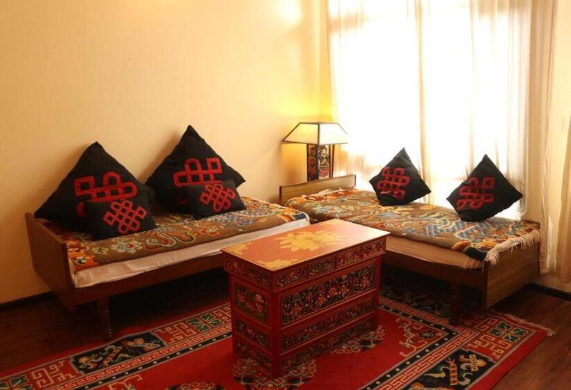 غرفة قياسية سرير كينج, Serkong House