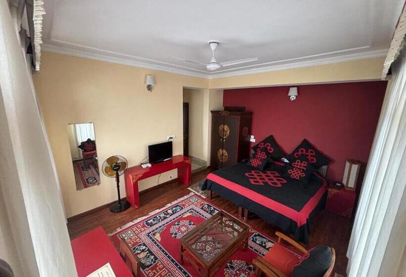 غرفة قياسية سرير كينج, Serkong House