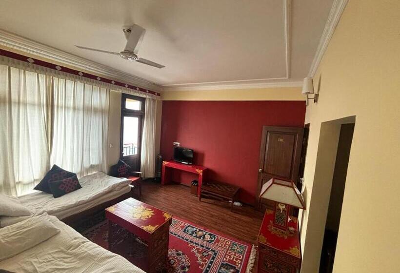 غرفة قياسية سرير كينج, Serkong House