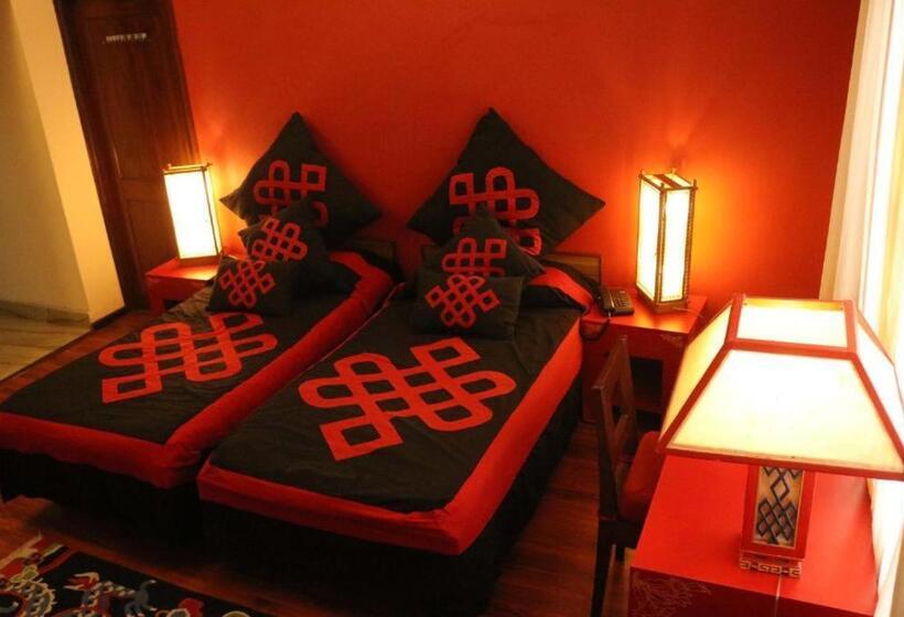 غرفة ديلوكس, Serkong House