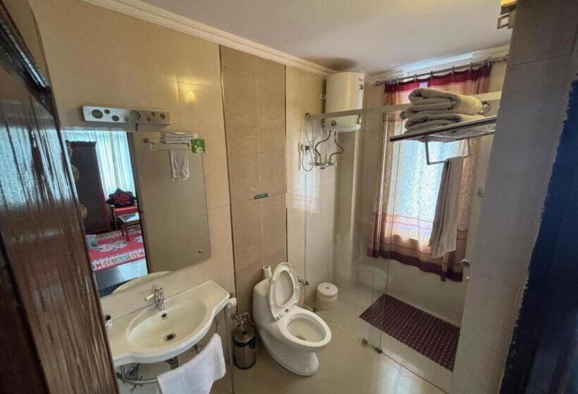 غرفة ديلوكس, Serkong House