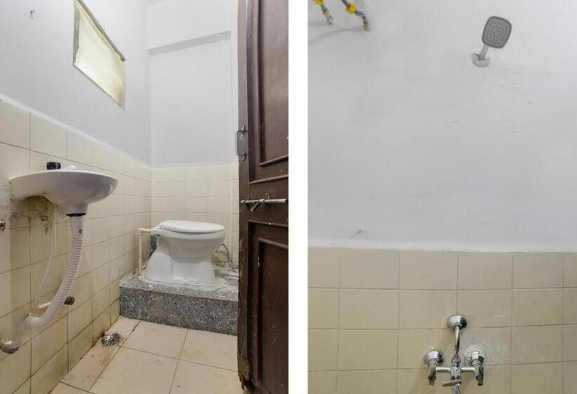 חדר קלאסי לשלושה, Flagship 700050 Shree United