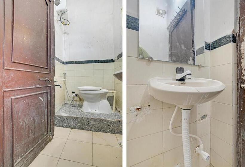 חדר קלאסי לשלושה, Flagship 700050 Shree United