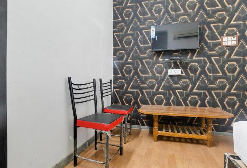 חדר קלאסי לשלושה, Flagship 700050 Shree United