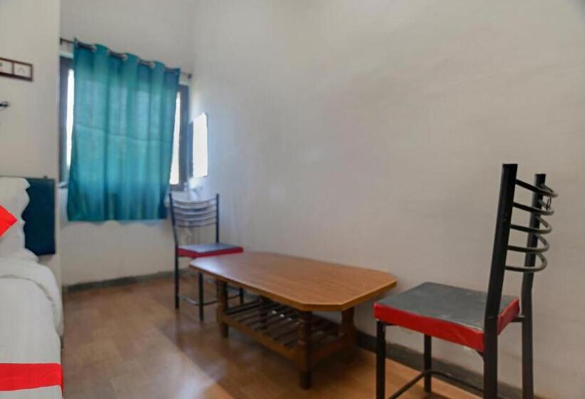 חדר קלאסי לשלושה, Flagship 700050 Shree United