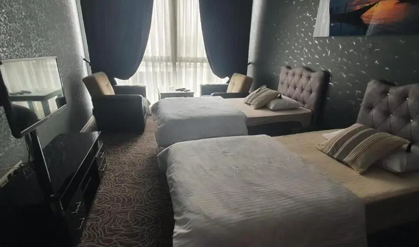 スタンダードルーム, İnci̇ House
