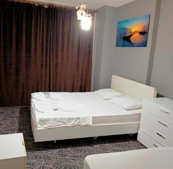 הכלכלה חדר לארבעה עם מקלחת משותפת, İnci̇ House