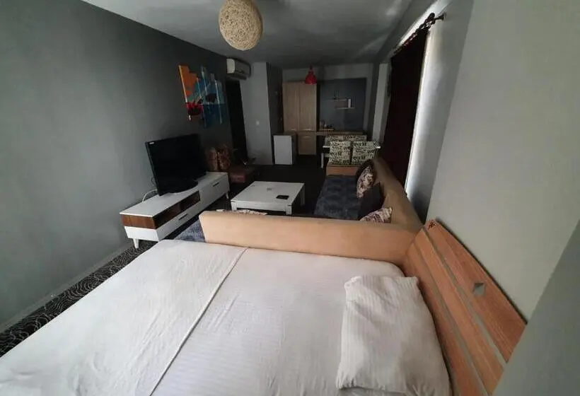 バスルーム共同エコノミー4人部屋, İnci̇ House