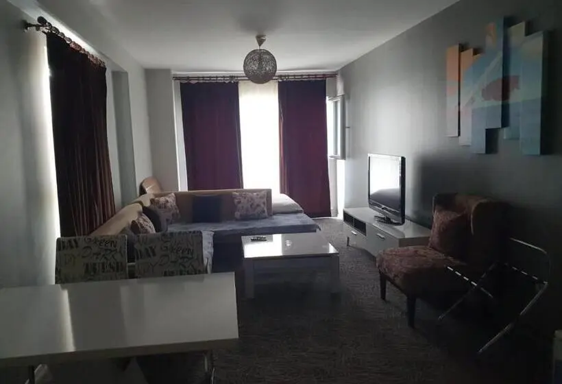 バスルーム共同エコノミー4人部屋, İnci̇ House