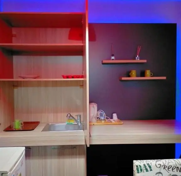 バスルーム共同エコノミー4人部屋, İnci̇ House