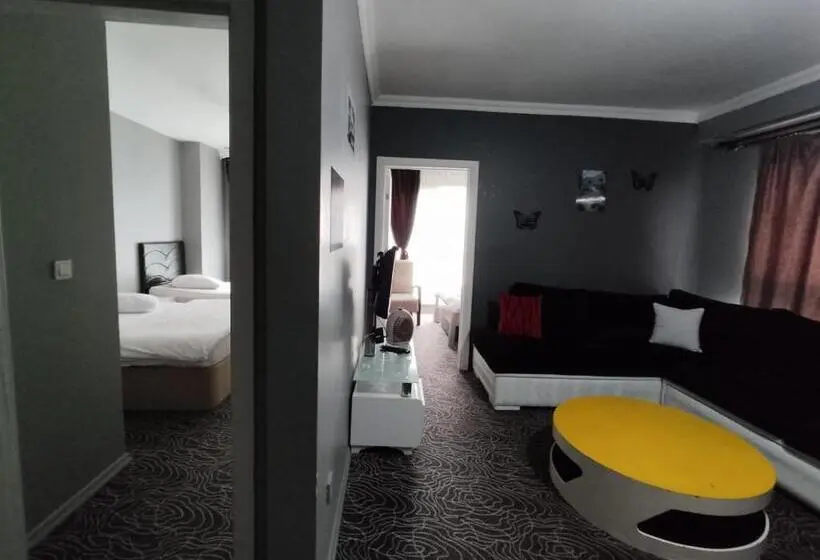 ファミリールーム, İnci̇ House