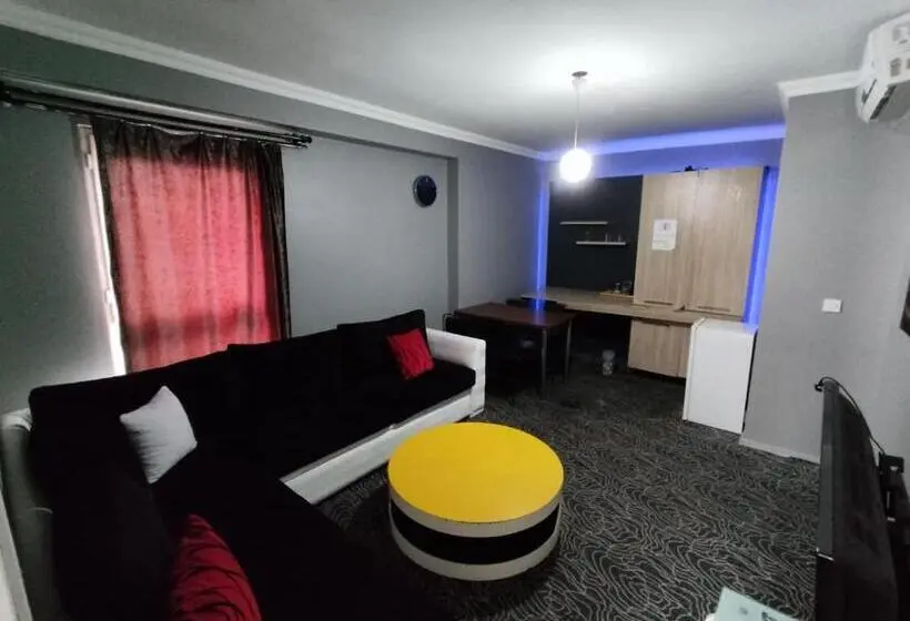 ファミリールーム, İnci̇ House