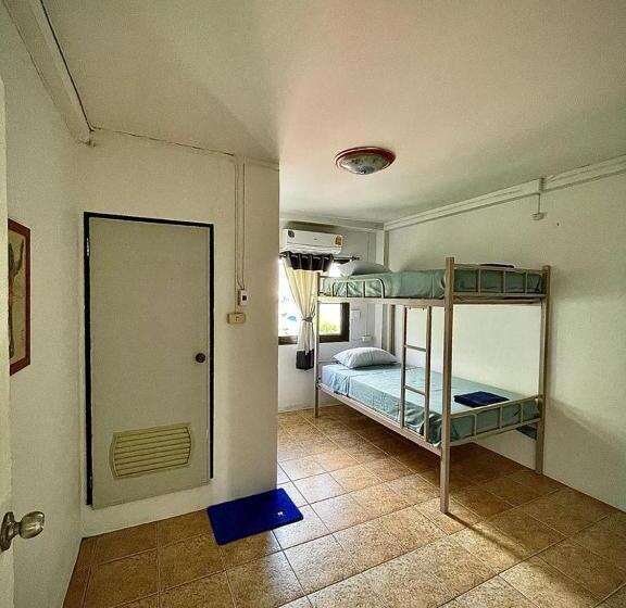 מיטה בחדר משותף, Satop Travelers Guesthouse