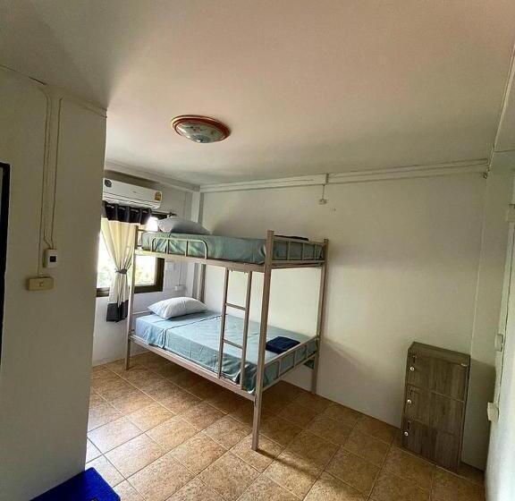 Кровать в Общей Комнате, Satop Travelers Guesthouse