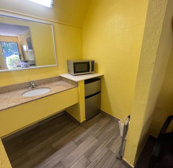 غرفة قياسية سرير كينج, Hallmarc Inn