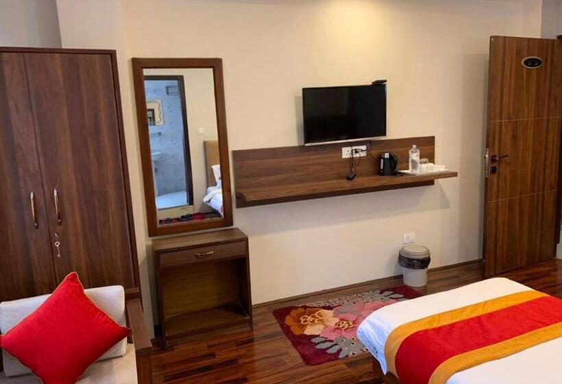 اتاق لوکس, Redstone Regency