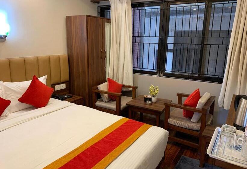 اتاق لوکس, Redstone Regency