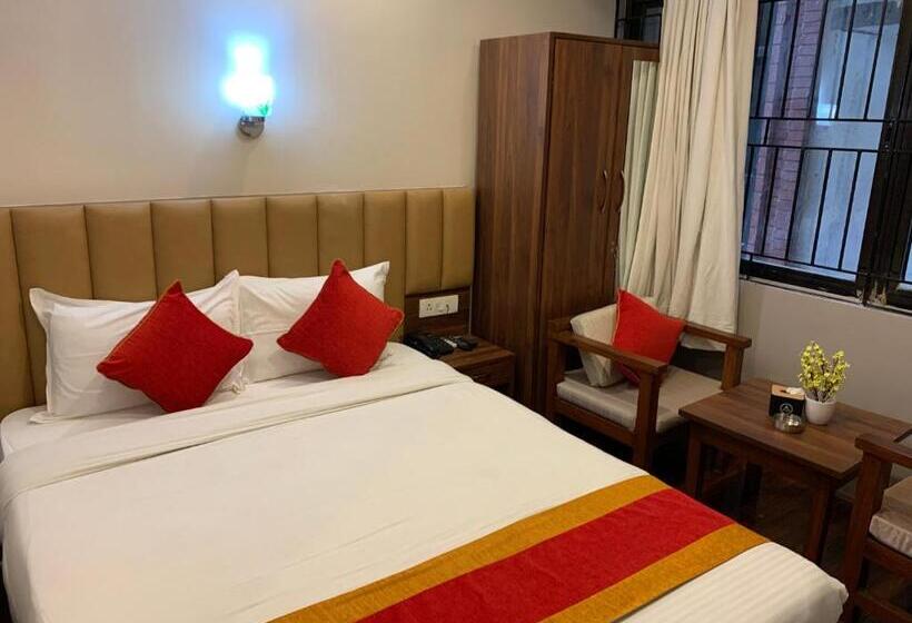 اتاق لوکس, Redstone Regency