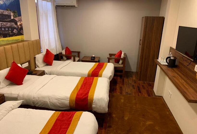 اتاق لوکس سه تخته, Redstone Regency