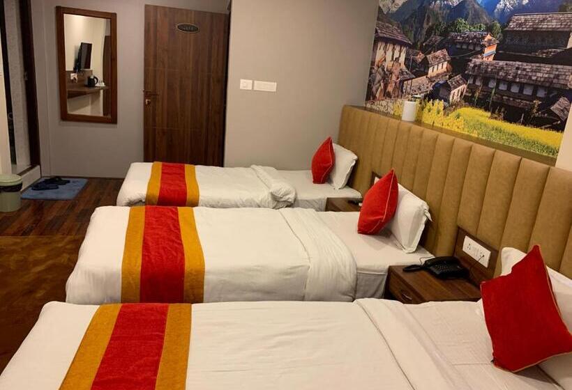 اتاق لوکس سه تخته, Redstone Regency