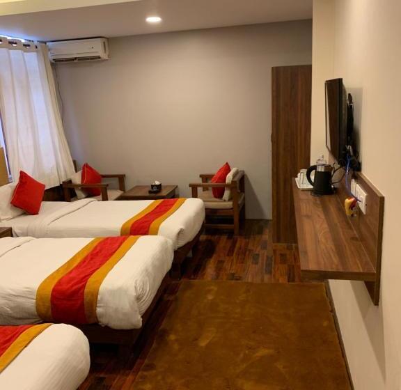 اتاق لوکس سه تخته, Redstone Regency