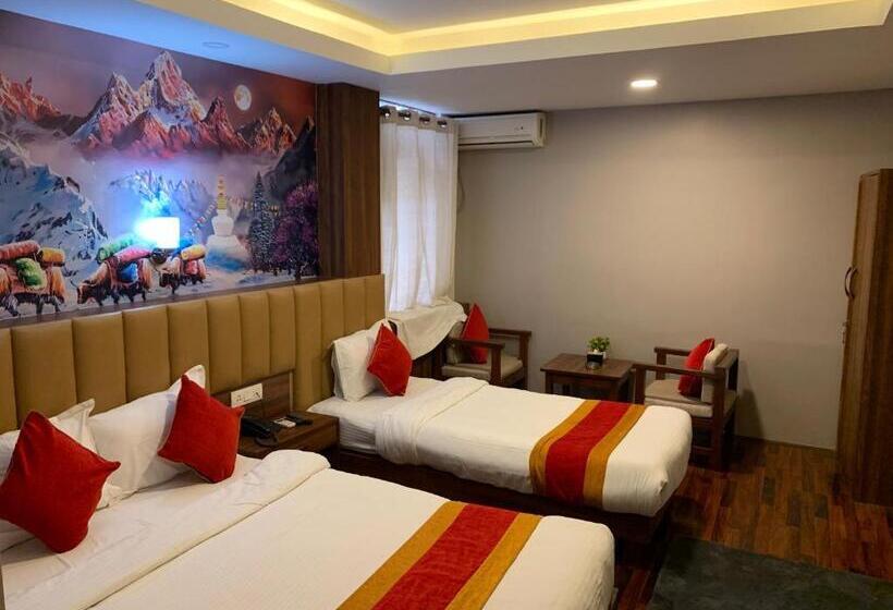 اتاق لوکس خانوادگی, Redstone Regency