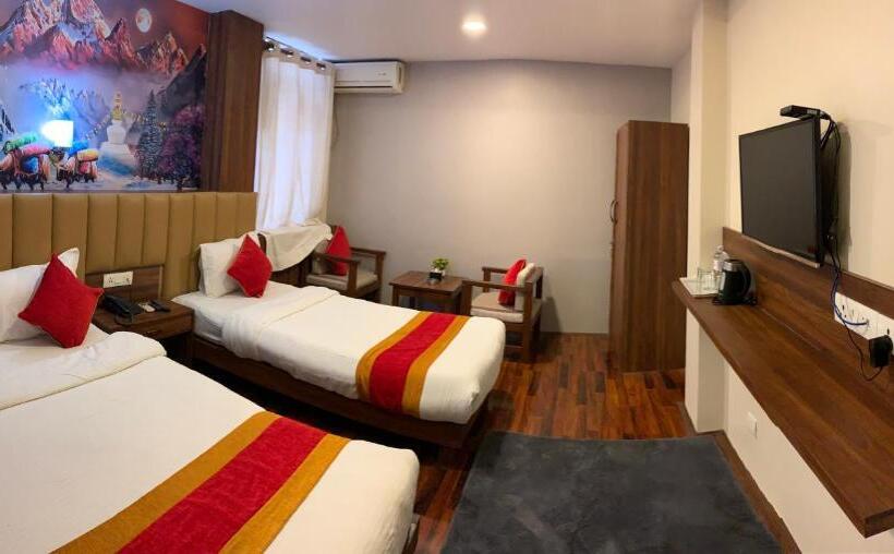 اتاق لوکس خانوادگی, Redstone Regency