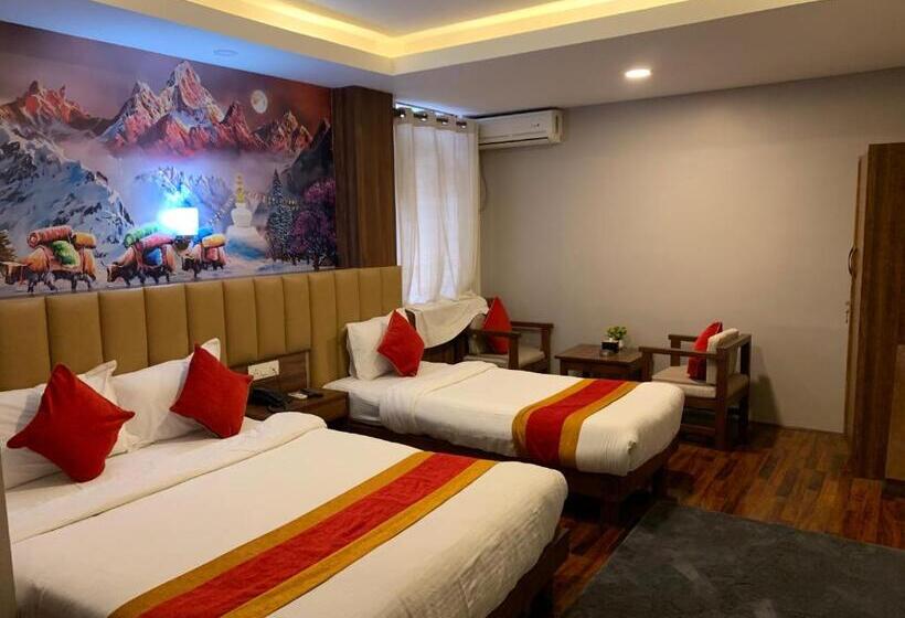 اتاق لوکس خانوادگی, Redstone Regency