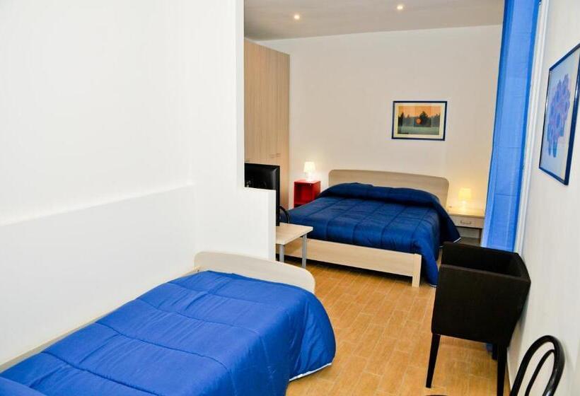 标准三人间, Casa34