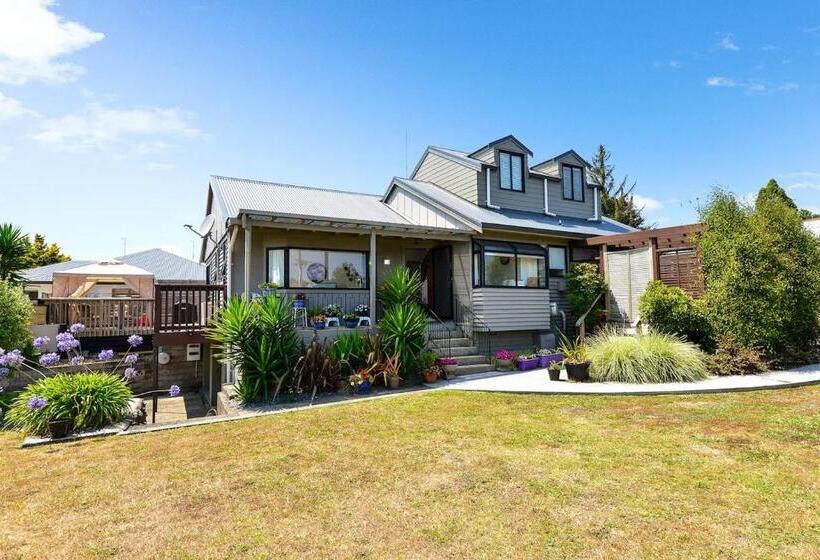 Студия Стандарт, Dinsdale Oasis And Private Spa Pool