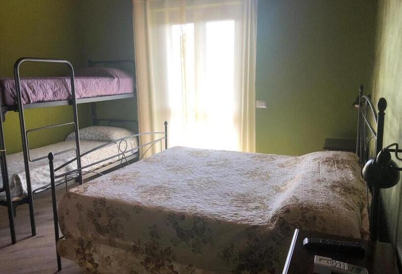 غرفة عائلية, La Rosa Rampicante