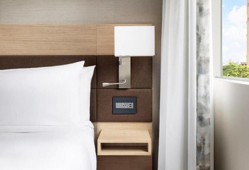 غرفة قياسية سرير كينج, Ac Hotel By Marriott Honolulu   All New