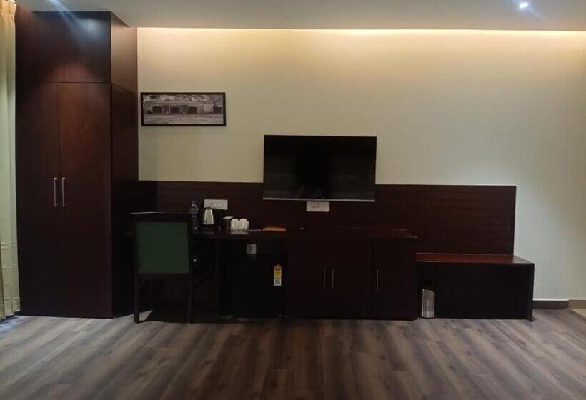 패밀리 룸, Anmol