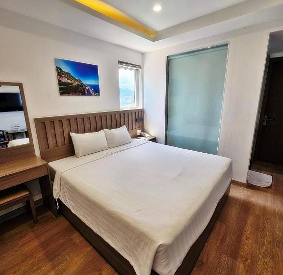 استودیو استاندارد با تخت کینگ, Country House