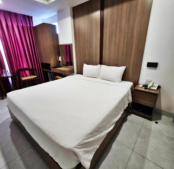 استودیو استاندارد با تخت کینگ, Country House