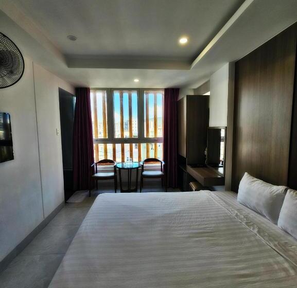 استودیو استاندارد با تخت کینگ, Country House