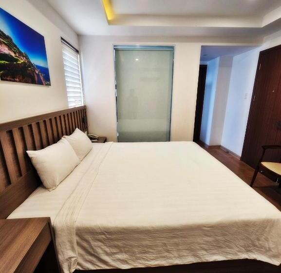 استودیو استاندارد با تخت کینگ, Country House