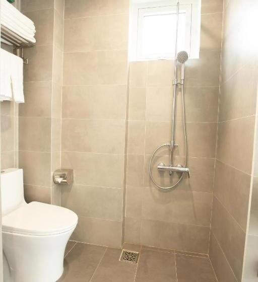 استودیو استاندارد با تخت کینگ, Country House