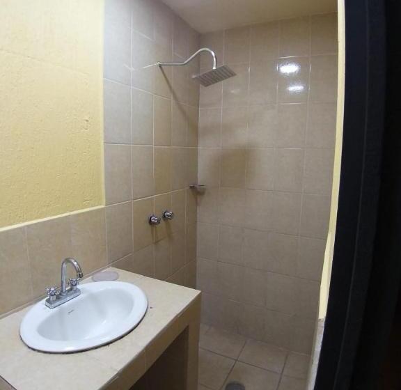 Quarto Familiar, Hospedaje La Mexicana