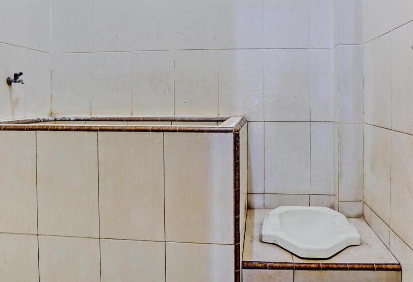 Camera Economy, Spot On 93107 Homestay H. Syarif Syariah   Bandar Gresik