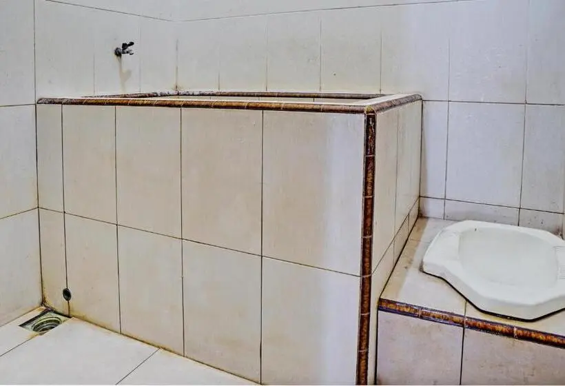 エコノミールーム, Spot On 93107 Homestay H. Syarif Syariah   Bandar Gresik