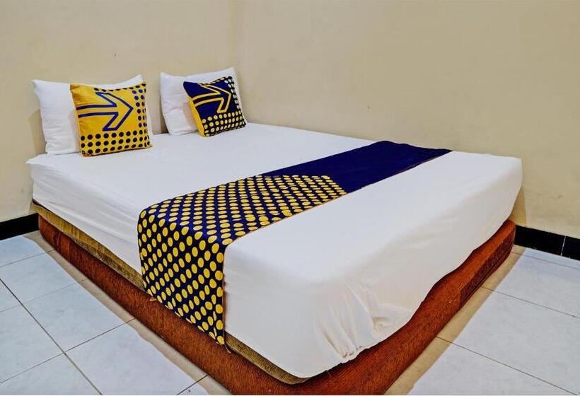 Camera Economy, Spot On 93107 Homestay H. Syarif Syariah   Bandar Gresik