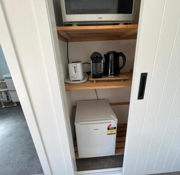 סטודיו דלוקס, Private By The Beach