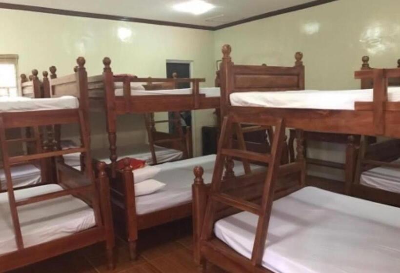 패밀리 룸, Relova’s Orchard Place