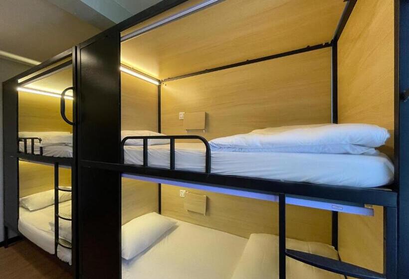 تختخواب در اتاق مشترک, 22 Hours Hostel