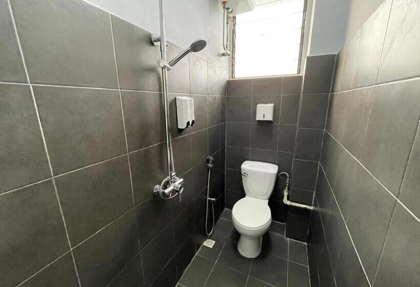 تختخواب در اتاق مشترک, 22 Hours Hostel