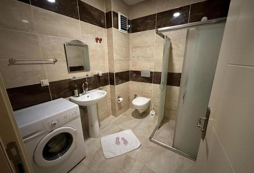 דירת חדר, Eros Otel